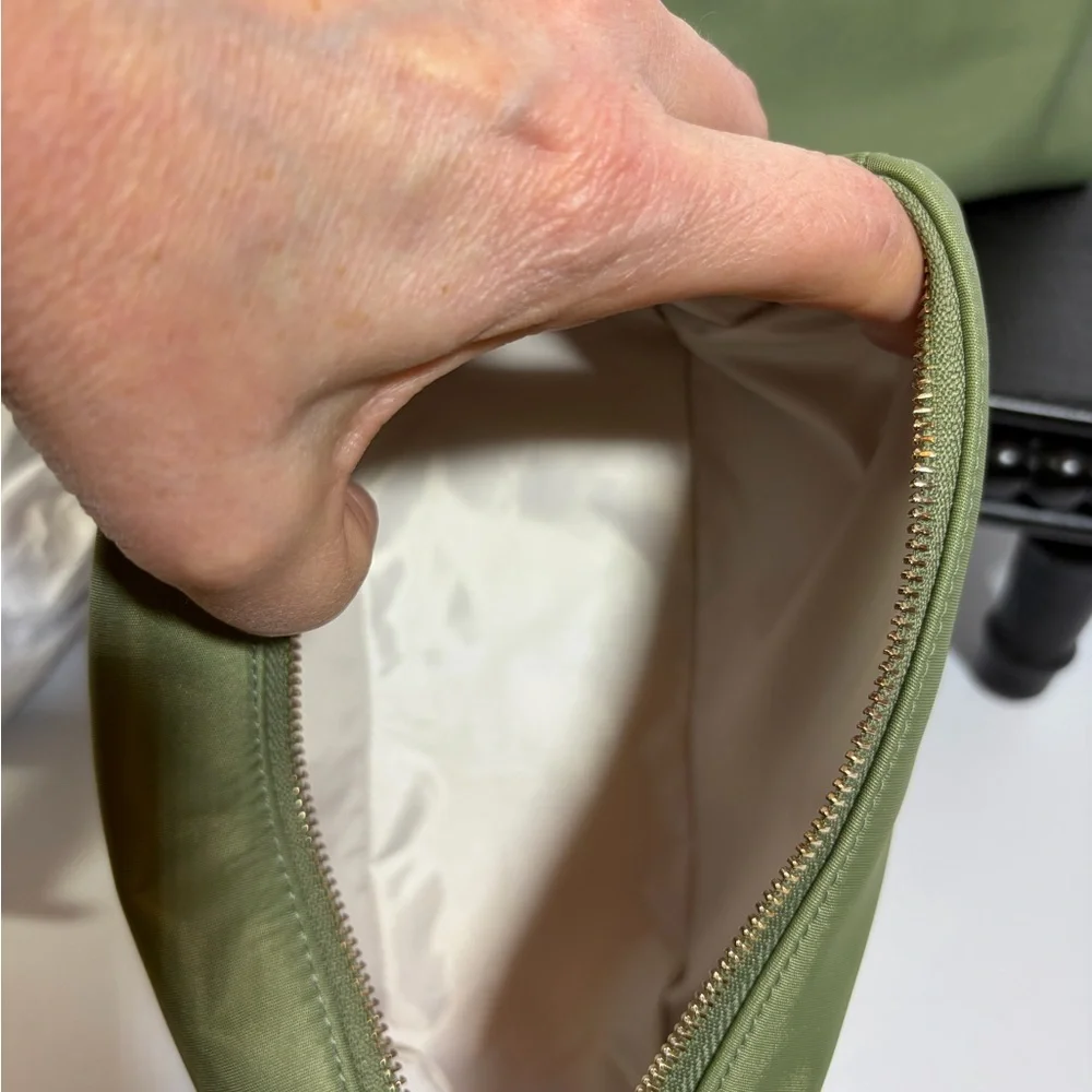 NEW Kate Spade Olive Toiletry Bag Set